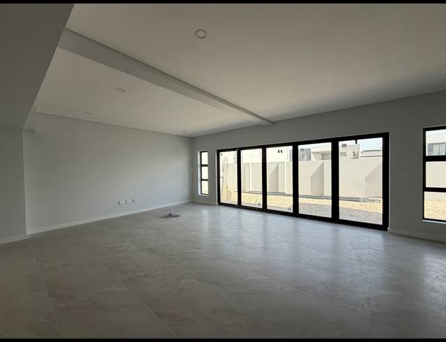 5 BEDROOM HOUSE FOR SALE IN SANDOWN